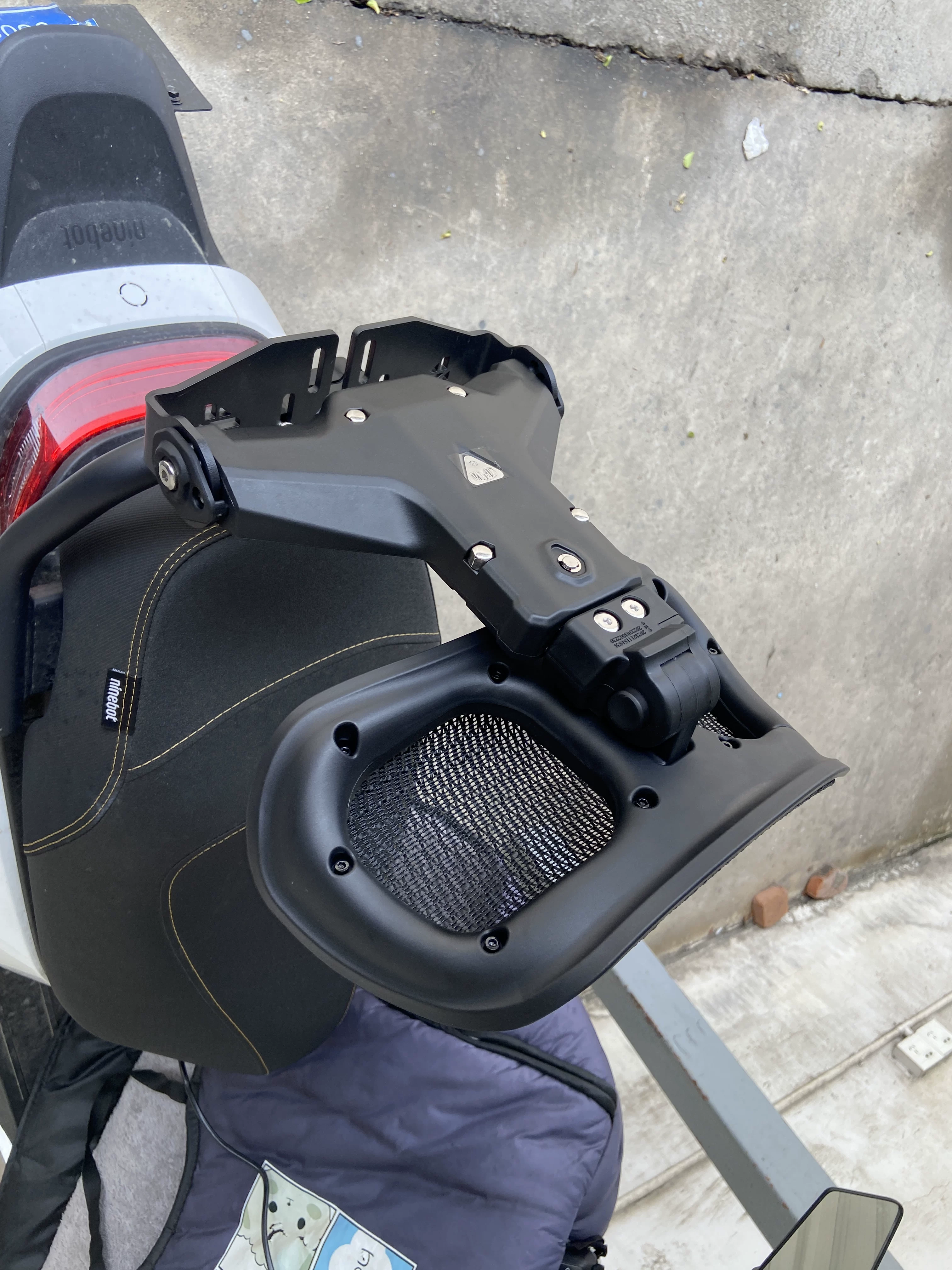 Close view of the TUBAN mounting plate and adjustment arm on a scooter