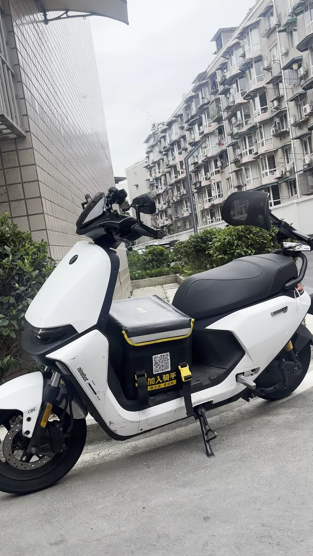 TUBAN installed on a white scooter in an urban setting